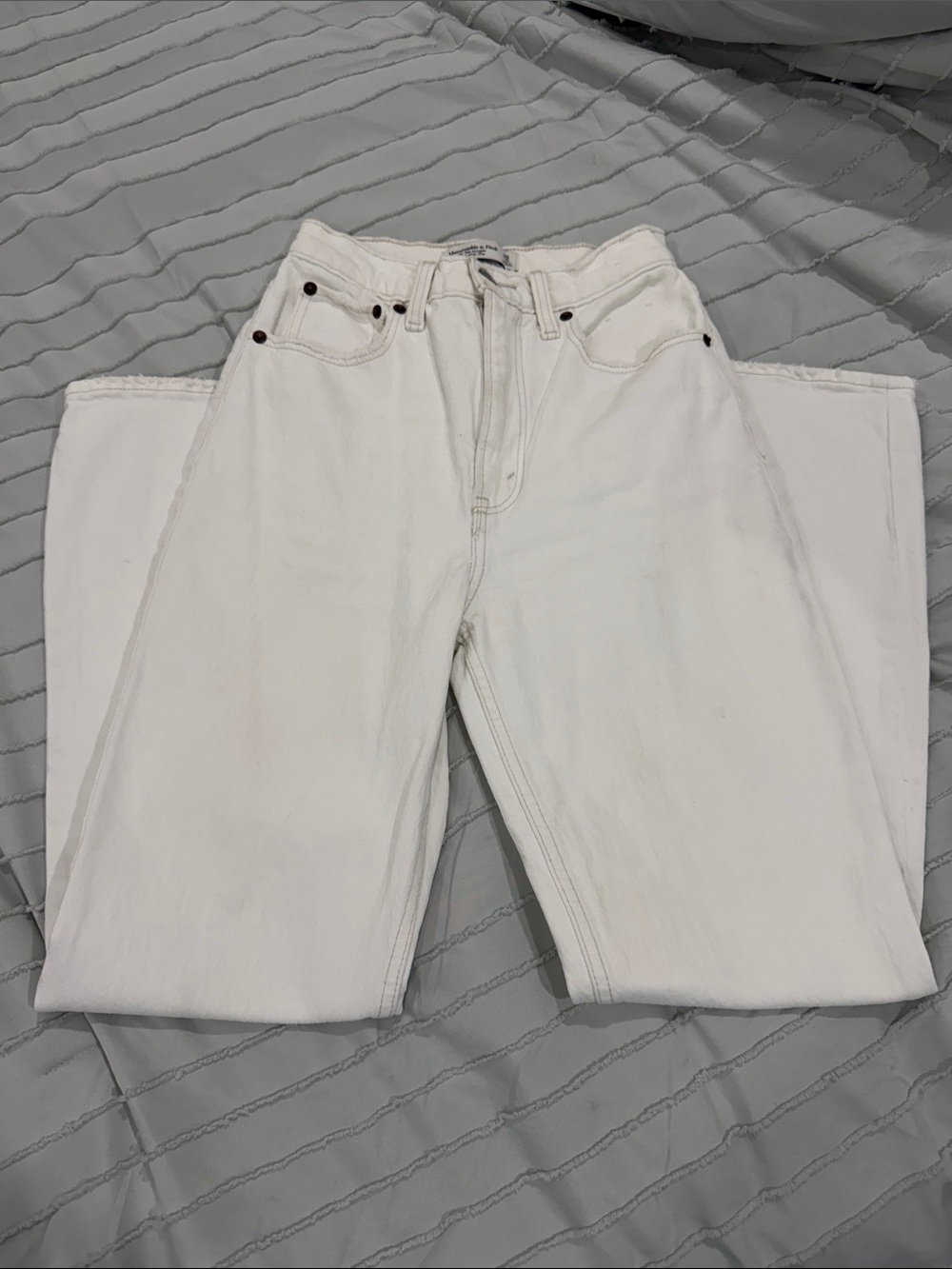 Abercrombie & Fitch White 90s Straight-Ultra High Rise Jeans